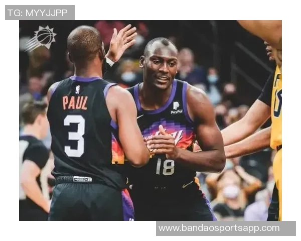 怀特末节爆发砍下14分全场贡献16分5板7助3断1帽正负值高达14