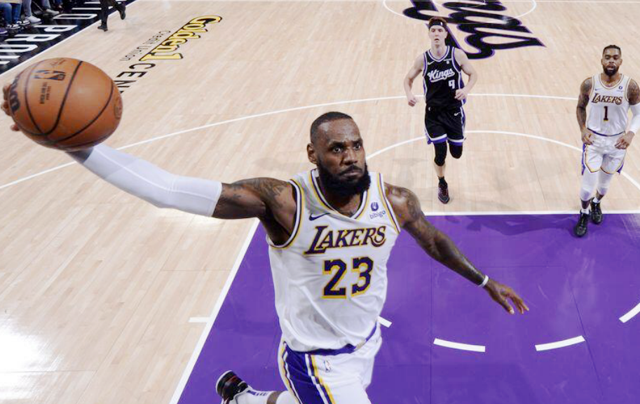 NBA雄鹿取得7连胜，安东尼-戴维斯3分球致胜赛季首败