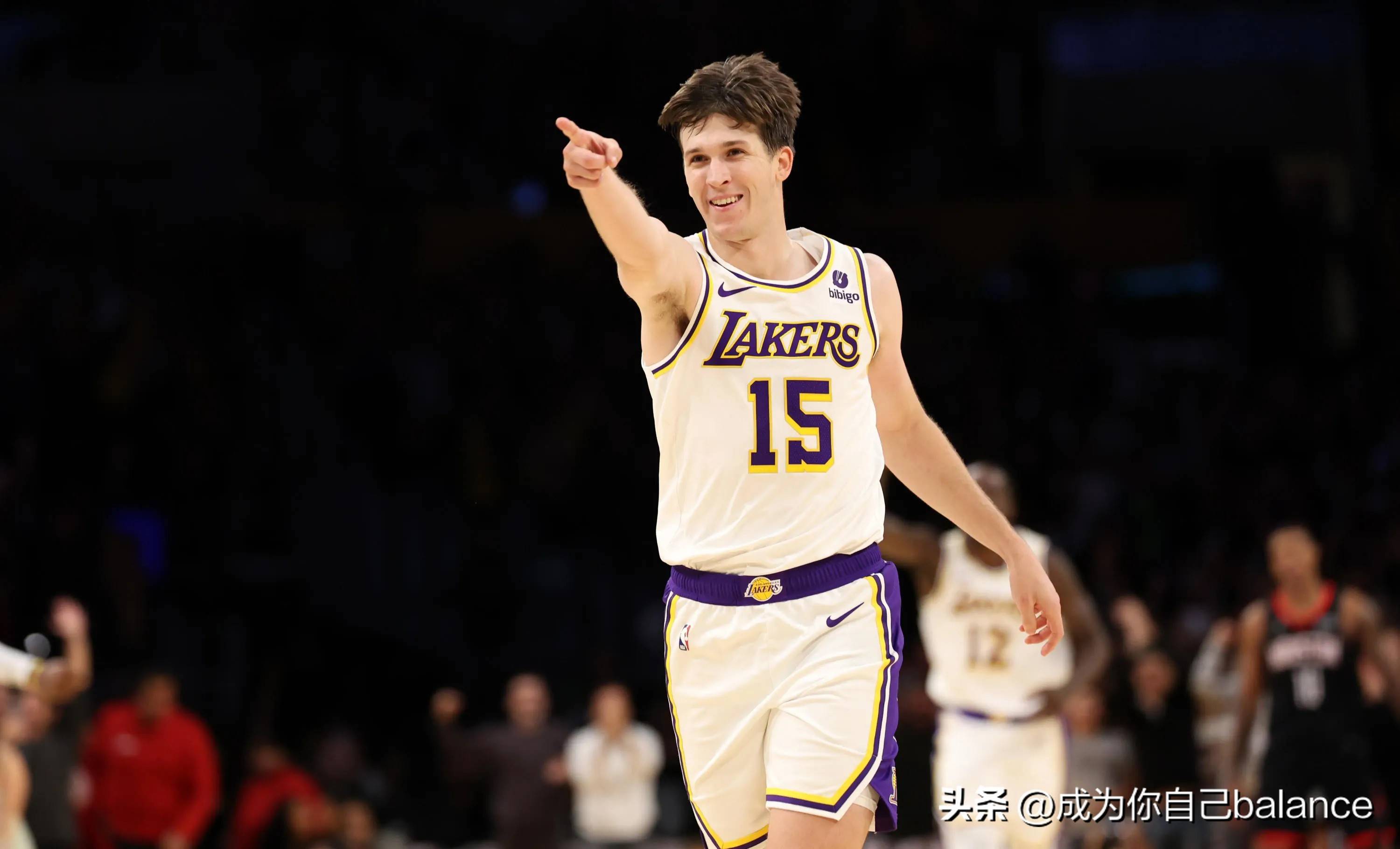 NBA季后赛首轮：湖人胜开拓者，取得1-0领先